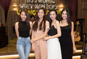 Tiểu Vy giản dị đến chúc mừng sinh nhật Tân hoa hậu Thùy Linh