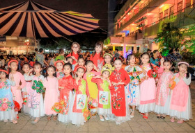 Đón trung thu lung linh sắc màu cùng dàn mẫu nhí Starkids