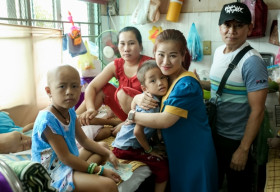 Vợ chồng Kiều Linh – Mai Sơn mang trung thu đến với bệnh nhân nghèo
