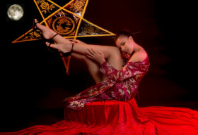 ‘Bỏng mắt’ với phiên bản chị Hằng gợi cảm của Lại Thanh Hương