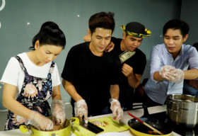 Nghệ sĩ khoe tài bếp núc trong game show truyền hình thực tế Bản Sao Hoàn Hảo