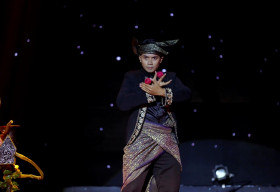 Abdul Hakim mang nghệ thuật múa rối bóng Malaysia sang Việt Nam