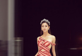 Hoa hậu Lương Thuỳ Linh khoe dáng nuột nà đi chấm thi sắc đẹp
