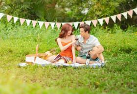Kaity Nguyễn sánh vai tình tứ cùng ‘trai lạ’ trong teaser MV ‘Nếu Anh Không Phiền’