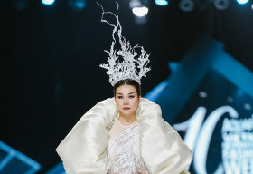 Siêu mẫu Thanh Hằng được vinh danh ‘Fashion Icon’ tại VietNam Fashion Awards 2019