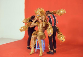 Hoàng Thùy biến hóa đa dạng trong trang phục dân tộc trước thềm tham dự Miss Universe 2019