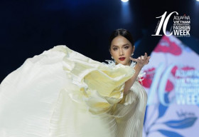 Hương Giang thần thái đỉnh cao trong đêm diễn kết màn Aquafina Tuần lễ Thời trang Quốc tế Việt Nam Thu Đông 2019