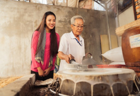 Á hậu Kim Duyên giản dị về Cần Thơ làm thiện nguyện và quảng bá văn hóa du lịch