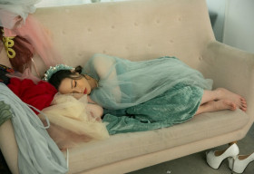 Lộ ảnh hậu trường Tam Tuần Tứ Tuyệt: Nhật Kim Anh ngủ gục đáng yêu trên phim trường