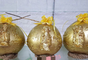‘Phật Di Lặc’ hiện hình trên quả dừa, vàng rực giữa mùa Tết này
