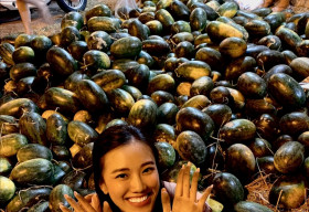 Á hậu Kim Duyên về Cần Thơ “giải cứu” dưa hấu
