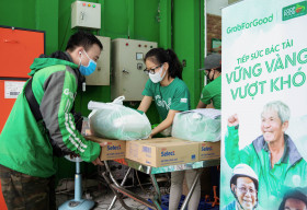 Grab trao tặng gần 80 tấn gạo và 8.000 thùng mì gói, hỗ trợ đối tác tài xế vượt qua khó khăn trong dịch COVID-19