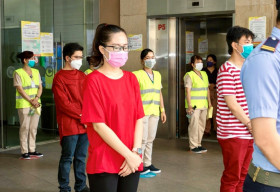 Crescent Mall thực hiện 1 phút im lặng ý nghĩa vào ngày mở cửa trở lại