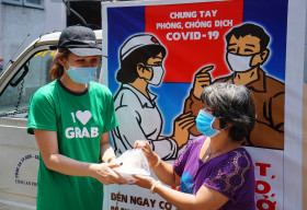 Grab cùng Quỹ Hy Vọng mang 15.000 suất ăn đến với những người khó khăn trong dịch COVID-19