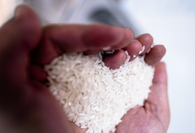 VinaCapital Foundation quyên góp 5 tấn gạo hỗ trợ 1,000 hộ gia đình khó khăn ảnh hưởng bởi COVID-19 tại TPHCM
