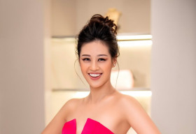 Hoa hậu Khánh Vân diện đầm hồng thanh lịch, xuất hiện rạng rỡ tại Hà Nội
