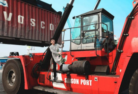 Ca sỹ Long Nhật khoe đẳng cấp Quý ông trong BST Đại sứ Áo dài Việt Nam