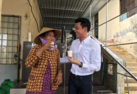 Quốc Trường về Cà Mau, Kiên Giang trao tặng hệ thống máy lọc nước nhiễm mặn giúp người dân