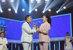 Long Nhật dặm phấn nền liên tục, cạnh tranh nhan sắc với Nhật Kim Anh