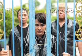 Huỳnh Lập làm MV Parody bản hit của Erik theo phong cách thiếu kinh phí hài hước