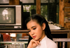 Quỳnh Trang ra mắt MV Liên Khúc Gục Ngã Vì Yêu với hơn 30 ca khúc bolero bất hủ