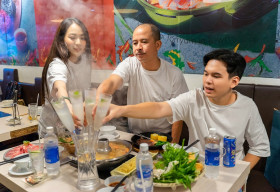 ‘Sơn nữ Bolero’ Ánh Linh cùng em trai bí mật tổ chức sinh nhật cho bố