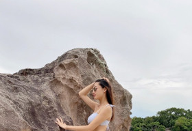 Hoa hậu Lương Thùy Linh, Hoa khôi Thúy Vi khoe body nuột nà với bikini