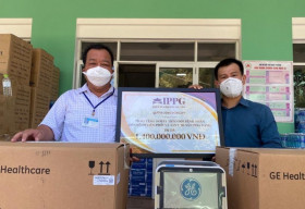 Doanh nhân Johnathan Hạnh Nguyễn ủng hộ 1,4 tỷ mua thiết bị y tế chống dịch Covid-19 tại Đà Nẵng