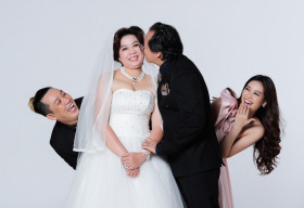 Hoa hậu Khánh Vân khoe bộ ảnh gia đình đầu tiên sau nửa năm đăng quang