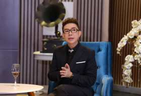 Long Nhật chia sẻ về 4 con cách nhau 20 tuổi: ‘Con lớn “trở mặt” nên tôi đẻ thêm đứa nữa’