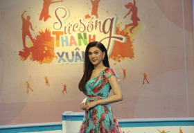 Lâm Khánh Chi bật mí về gia thế giàu có, bố là tay buôn đồ cổ tiền tỷ