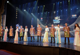 Top 18 Nét đẹp thanh niên Nha Trang 2020 khoe thanh xuân với Áo dài Việt Hùng