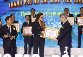 Tiên Nguyễn nhận giải thưởng Doanh nhân Thành phố Hồ Chí Minh tiêu biểu