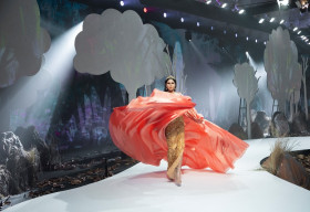 Dàn mẫu LGBT đình đám náo loạn sàn diễn Vietnam Runway Fashion Week 2020