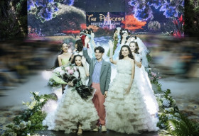 ‘Chị đại’ Thanh Hằng là vedette khép lại trọn vẹn show diễn cổ tích của NTK Nguyễn Minh Công