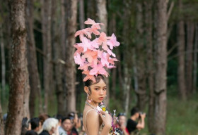 Bảo Hà làm vedette cùng Hoàng Thuỳ giữa núi rừng Tây Nguyên