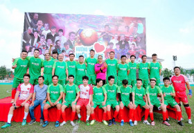 Ca sĩ Lâm Vũ, công ty Suyang bắt tay Tiến Linh, Anh Đức đá bóng ủng hộ miền Trung