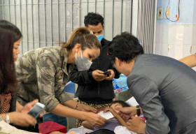 Hoa hậu Hoàn vũ Việt Nam san sẻ khó khăn với bà con vùng bão lũ