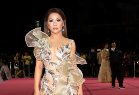 Minh Tuyết lộng lẫy xuất hiện trên thảm đỏ Hoa hậu Việt Nam 2020
