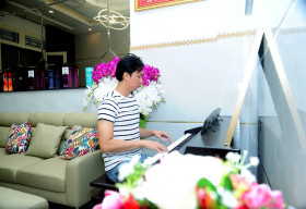 Không gian sống đơn giản nhưng đầy tinh tế của ca sĩ Hồ Việt Trung