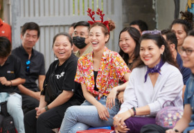 Hoa hậu Khánh Vân đón Giáng Sinh cùng các em ngôi nhà OBV