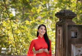 Hoa Hậu Tiểu Vy khoe nhan sắc thuần khiết trong BST áo dài xuân