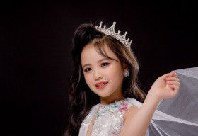 Dàn mẫu nhí Việt Nam đổ bộ “The Glory” của NTK Nguyễn Minh Tuấn