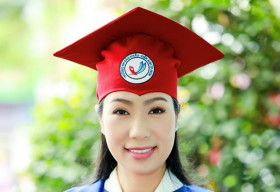 NSƯT Trịnh Kim Chi hạnh phúc khi nhận bằng tốt nghiệp đạo diễn điện ảnh truyền hình