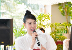 Hà Kiều Anh lần đầu trổ tài làm MC tại sự kiện của doanh nhân Dương Quốc Nam