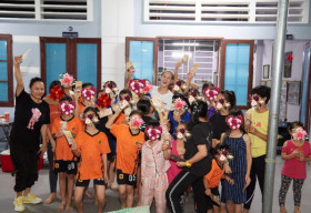 Hoa hậu Khánh Vân xúc động trước món quà tất niên của các em nhỏ ngôi nhà OBV