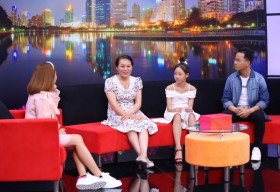 Cô bé 11 tuổi không giấu bạn bè việc mẹ đi lượm ve chai vì sợ mẹ tủi thân