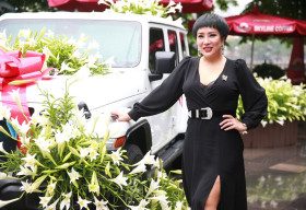 Ca sĩ Doanh nhân Nguyễn Thu Trang sở hữu xe khủng của Mỹ – Jeep Wrangler lần đầu tiên có mặt tại Hà Nội