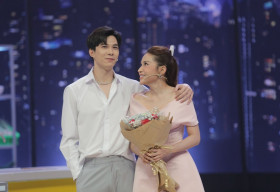 ‘Bạn trai Diệu Nhi’ rưng rưng nước mắt tặng hoa khiến Khả Như bối rối