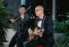 Phan Đinh Tùng ra mắt MV Hoa nở về đêm: ‘Sang trọng nhưng vẫn giữ được chất gốc của bolero’